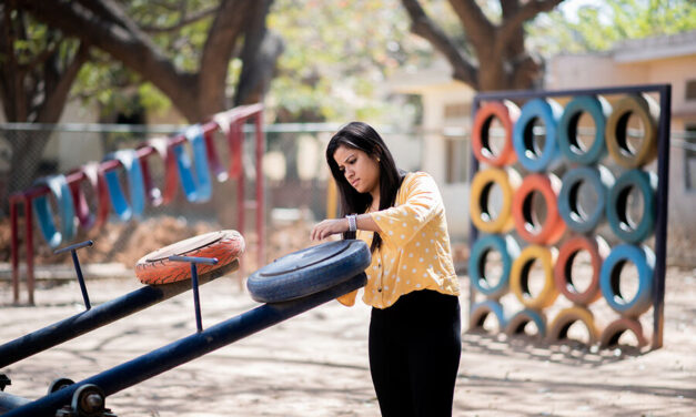 Ινδία: Αρχιτέκτονας μετατρέπει παλιά ελαστικά σε…παιδικές χαρές