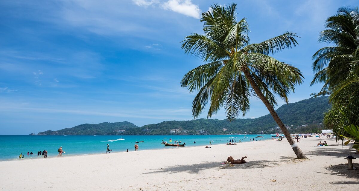 Σουρρεαλιστικές εικόνες στην Ταϊλάνδη με άδειες παραλίες – Μοναδική ελπίδα οι εμβολιασμοί