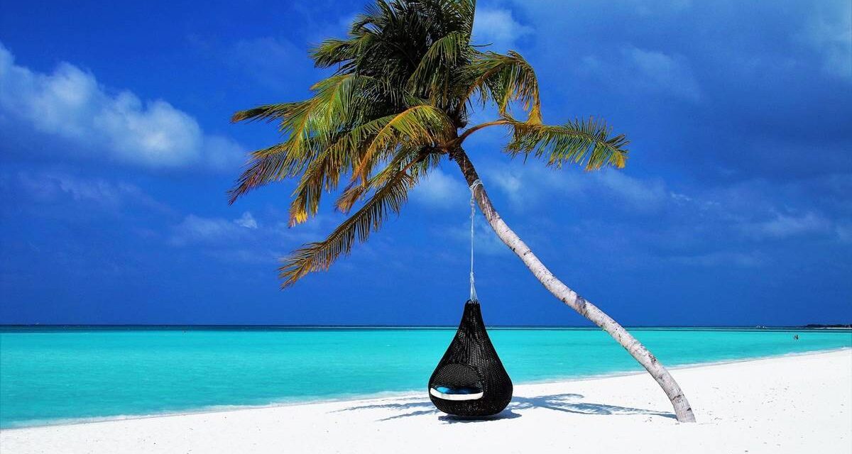 Τι είναι ο εμβολιαστικός τουρισμός που προωθούν οι Μαλδίβες;