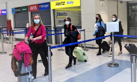 «Δεν μπορούσα ποτέ να το φανταστώ αυτό» – Οι πρώτες εντυπώσεις των Ολλανδών τουριστών στη Ρόδο