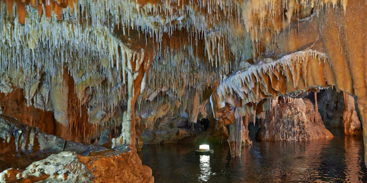 Πρέβεζα: Μία παρέα νέων ανακάλυψε ένα εντυπωσιακό σπήλαιο
