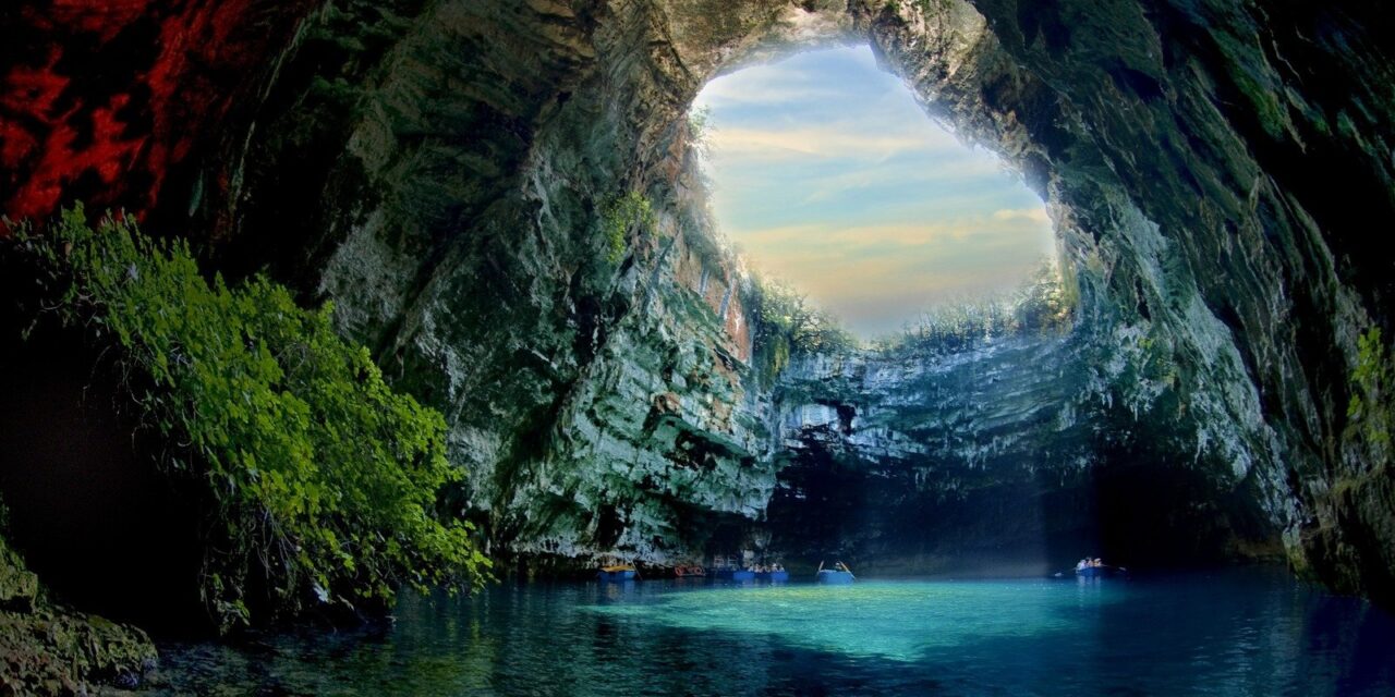 10 +1 πανέμορφα και μυστηριώδη σπήλαια της Ελλάδας