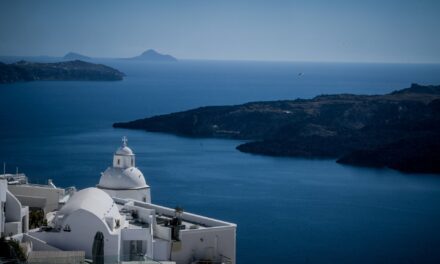 «Ανοίγει» το καλοκαίρι η ΕΕ για εμβολιασμένους τουρίστες από τις ΗΠΑ