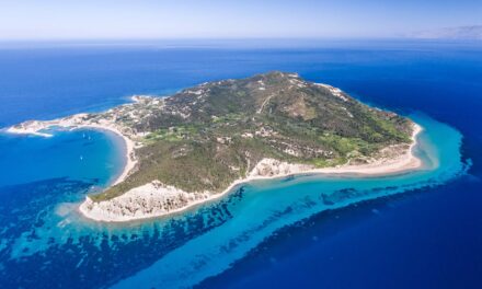 Ταξιδεύοντας στην Ερείκουσα, στο βορειότερο κατοικήσιμο νησί του Ιονίου πελάγους