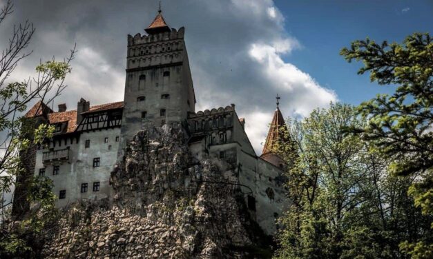 Ο πύργος του κόμη Δράκουλα στη Ρουμανία έγινε εμβολιαστικό κέντρο