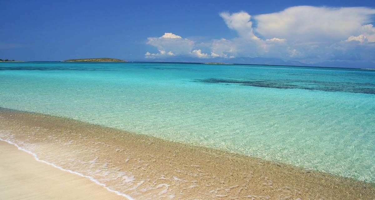 Η πανέμορφη ελληνική παραλία που θυμίζει εξωτικό προορισμό – Δείτε που βρίσκεται