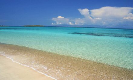 Η πανέμορφη ελληνική παραλία που θυμίζει εξωτικό προορισμό – Δείτε που βρίσκεται