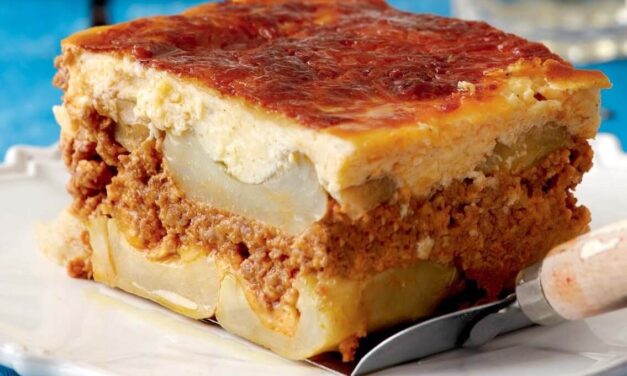 Μουσακάς με αγκινάρες… για να φέρετε την Πάρο σπίτι σας – Δείτε τη συνταγή