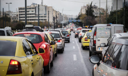 Το 78% των Ελλήνων οδηγών που δεν τηρούν τον ΚΟΚ ακολουθούν την ίδια τακτική και με τους υγειονομικούς κανόνες