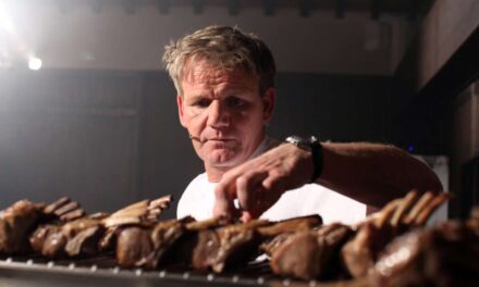 Ο διάσημος και αξιόλογος σεφ Gordon Ramsay βρέθηκε στη Σαντορίνη για επαγγελματικούς λόγους