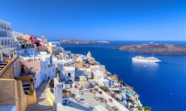 Bloomberg για Ελλάδα: Μεγάλη αύξηση στις αναζητήσεις εισιτηρίων μετά το άνοιγμα