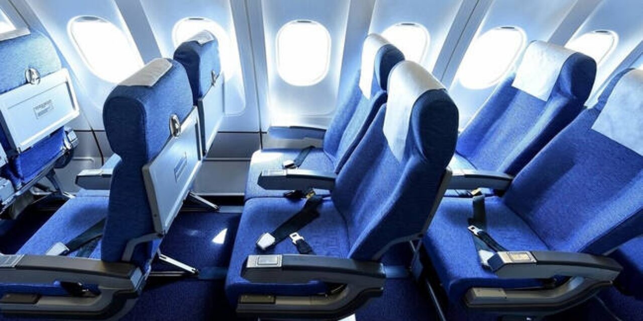 Τι σημαίνουν τα μπλε καθίσματα στα αεροπλάνα;