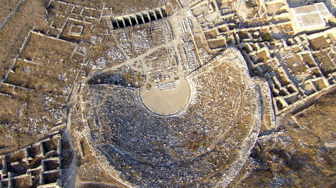 Τα φώτα του αρχαίου θεάτρου της Δήλου ανάβει ο Νίκος Διαμαντής