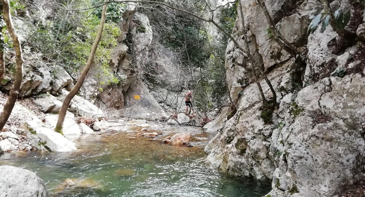 Εξερευνώντας ένα από τα σημαντικότερα σπήλαια της Πάρνηθας, το σπήλαιο Πανός