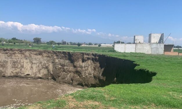 Μεξικό: Τεράστια τρύπα που μεγαλώνει συνεχώς απειλεί να «εξαφανίσει» ολόκληρο σπίτι (video)