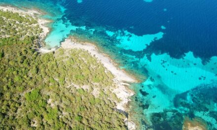 Οι “ελληνικές Μαλδίβες” που βρίσκονται σε πολύ μικρή απόσταση από την Αθήνα (video)