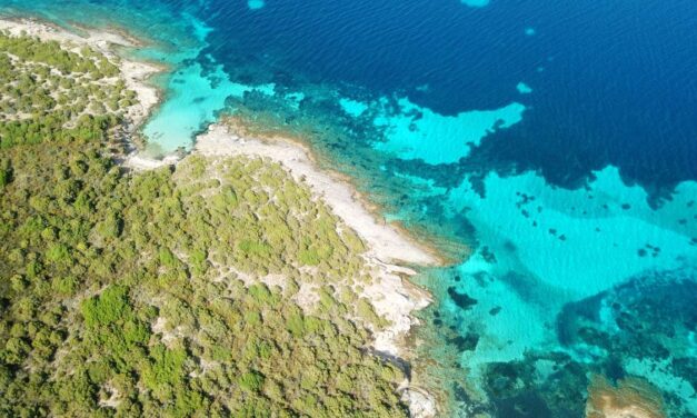 Οι “ελληνικές Μαλδίβες” που βρίσκονται σε πολύ μικρή απόσταση από την Αθήνα (video)