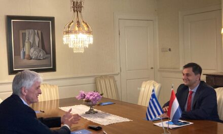 Στην Ολλανδία ο Χ. Θεοχάρης – Συναντήσεις για την απελευθέρωση της τουριστικής κίνησης προς την Ελλάδα