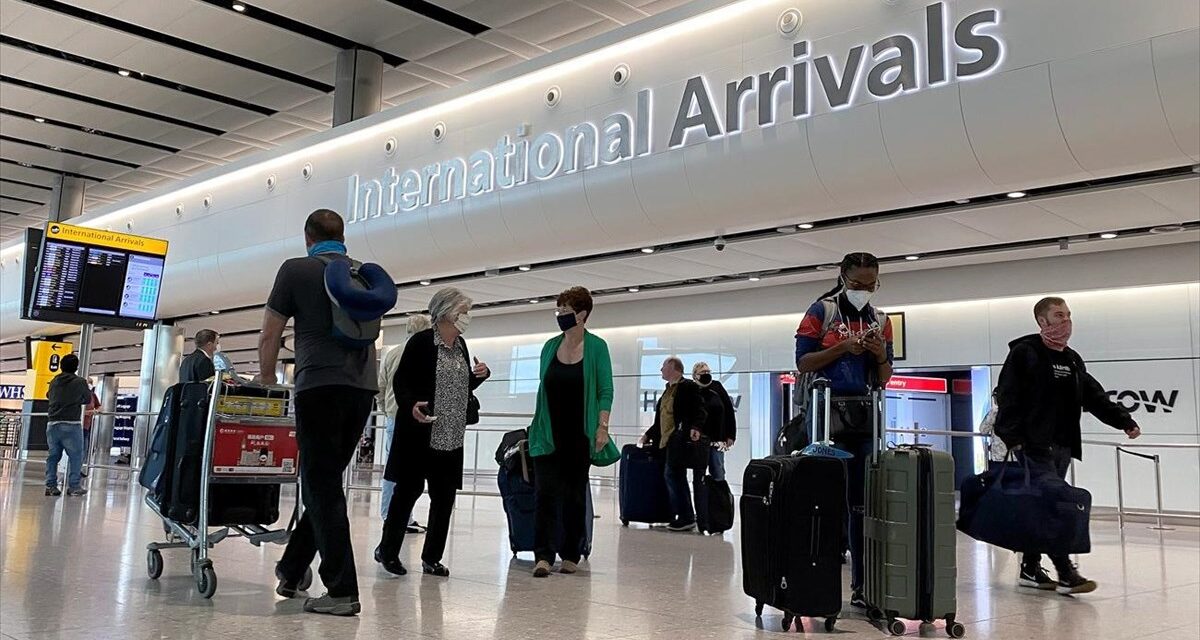 Βρετανία: Χωρίς καραντίνα οι πλήρως εμβολιασμένοι ταξιδιώτες από Ευρώπη και Αμερική