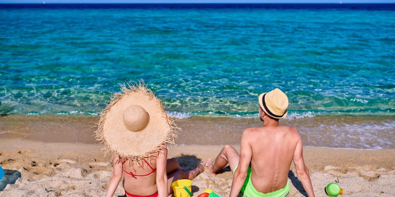 Telegraph για ταξίδια στην Ελλάδα: Kαραντίνα ακόμα και για τους εμβολιασμένους Βρετανούς;