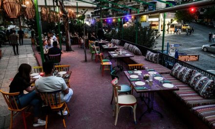 Νέα μέτρα από σήμερα: Τέλος οι όρθιοι σε εστίαση και κέντρα διασκέδασης