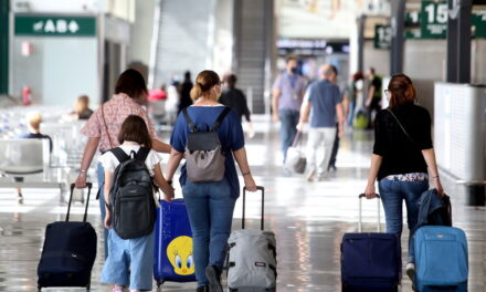 Και με self test μπορούν τα ταξιδέψουν οι ανήλικοι από 12-17 ετών στα νησιά