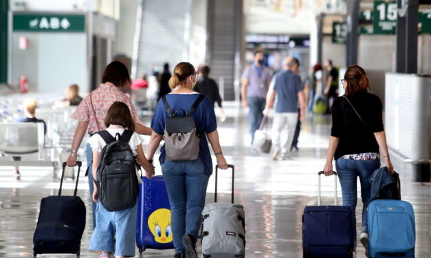 Και με self test μπορούν τα ταξιδέψουν οι ανήλικοι από 12-17 ετών στα νησιά