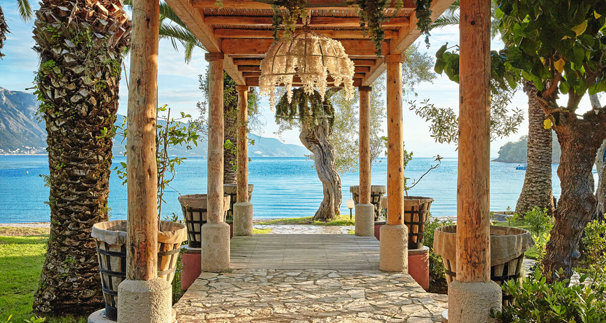 Grecotel Daphnila Bay: Εξωτική διαμονή με φόντο έναν καταγάλανο κόλπο