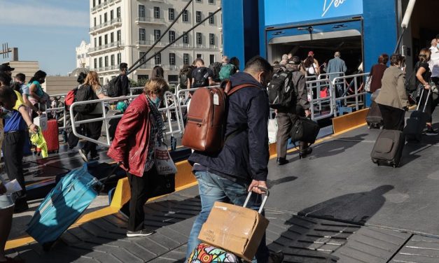 Επιστροφή εκδρομέων Πάσχα: Περίπου 120.000 ΙΧ επέστρεψαν στην Αττική – Γεμάτα τα πλοία