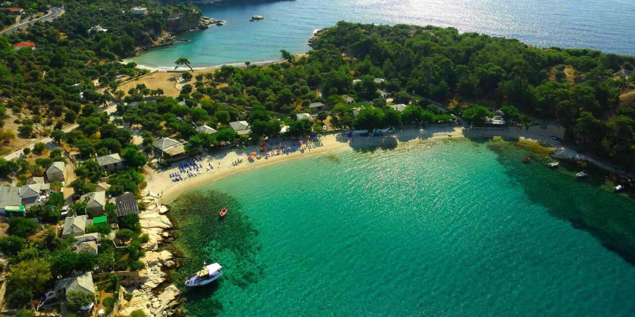 Μία αρχαιοελληνική παράδοση αναβιώνει στη Θάσο – Γερμανός ωριμάζει κρασί στον βυθό της θάλασσας