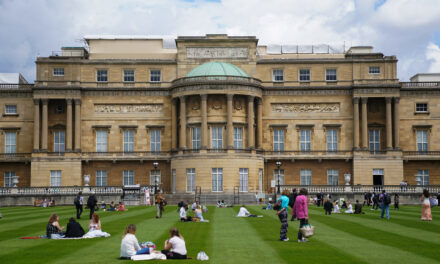 Μία όαση στο κέντρο του Λονδίνου: Οι βασιλικοί κήποι του Μπάκιγχαμ ανοίγουν πρώτη φορά για το κοινό