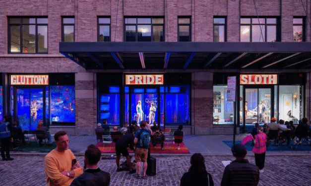 Οι εμπορικοί δρόμοι του Μανχάταν μετατρέπονται σε… θέατρο!