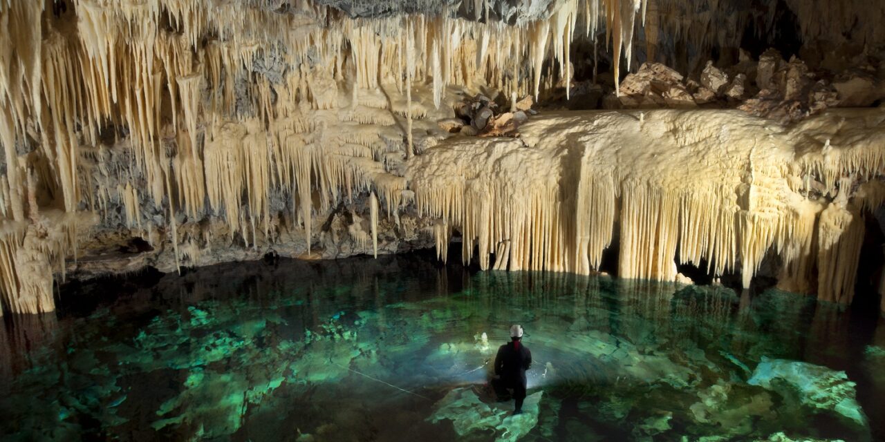 Εξερευνώντας το Αχίλλειο Μουσείο και τα σπήλαια Διρού… με ένα κλικ!