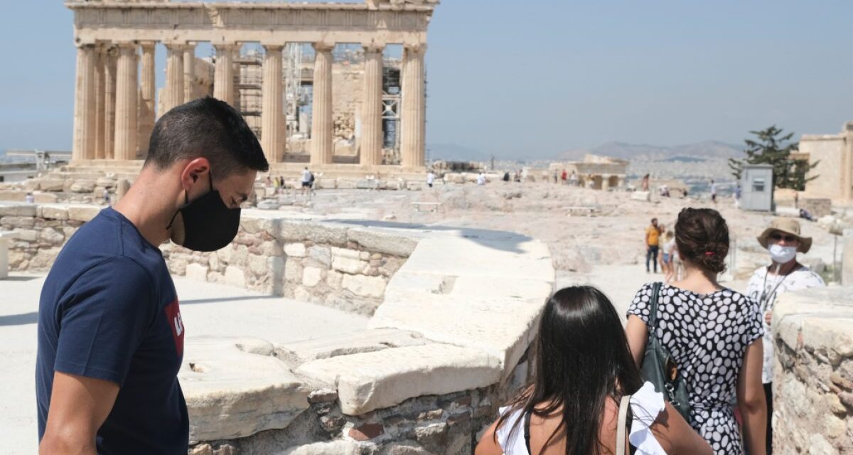 Πάνω από 10 δισ. ευρώ τα έσοδα του Τουρισμού για το 2021