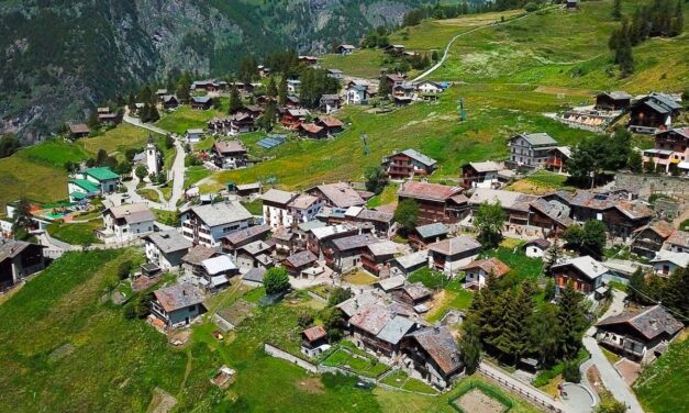 Chamois: Σε αυτό το πανέμορφο χωριό δεν μπορεί να φτάσει αυτοκίνητο (video)