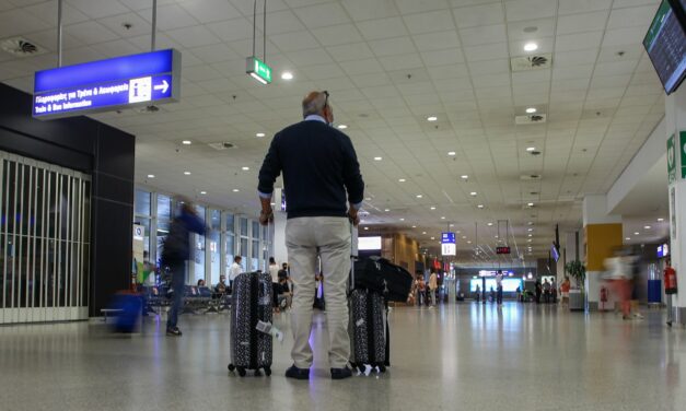 Ρώσοι ταξιδεύουν στο εξωτερικό…. για να εμβολιαστούν