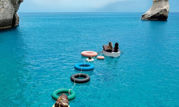 Louis Vuitton: Αυτό το κυκλαδίτικο νησί πρωταγωνιστεί στη νέα καμπάνια του γαλλικού οίκου