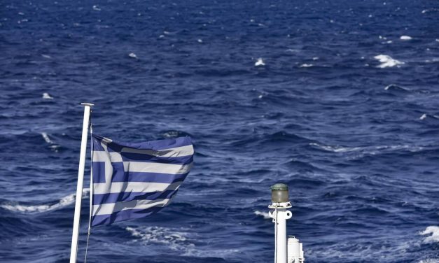 Καιρός: Επιμένουν τα μελτέμια – Ανεβαίνει λίγο η θερμοκρασία