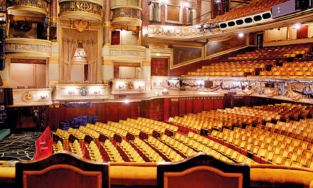Το θρυλικό θέατρο Theatre Royal Drury Lane ανοίγει και πάλι τις πύλες του