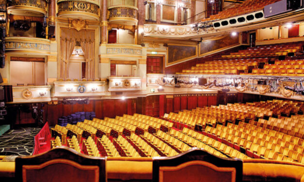 Το θρυλικό θέατρο Theatre Royal Drury Lane ανοίγει και πάλι τις πύλες του