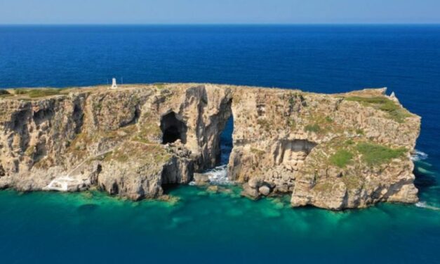 Τσιχλί Μπαμπά: Το νησί της Μεσσηνίας με το κρυμμένο μυστικό (video)