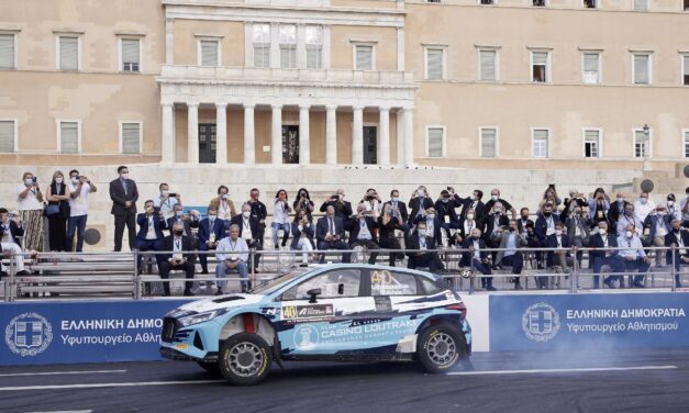 Το κέντρο της Αθήνας μετατράπηκε σε πίστα αγώνων για το Ράλι Ακρόπολις 2021 (εικόνες)