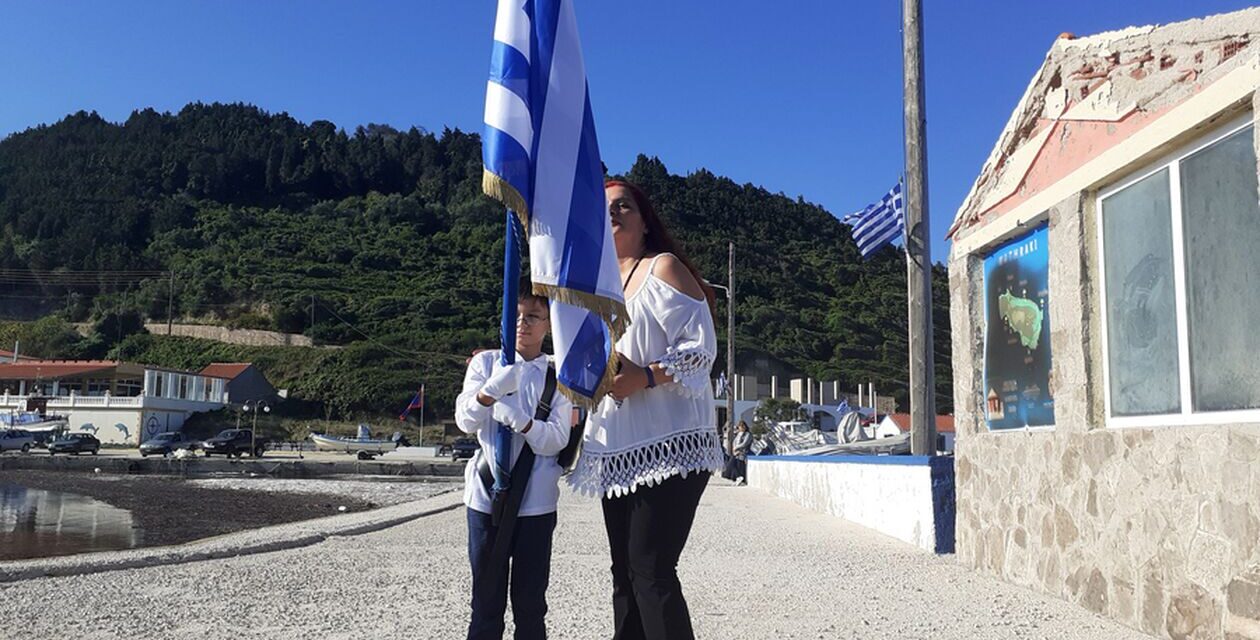 Μαθράκι: Η μοναχική παρέλαση του 9χρονου Τάσου προκάλεσε τη συγκίνηση όλης της Ελλάδας (video)