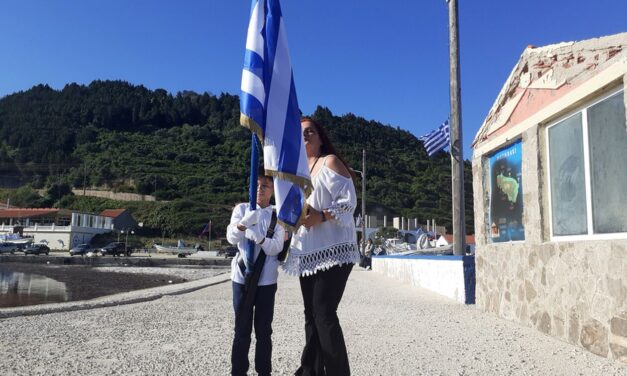 Μαθράκι: Η μοναχική παρέλαση του 9χρονου Τάσου προκάλεσε τη συγκίνηση όλης της Ελλάδας (video)