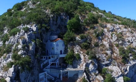 Το «μπαλκόνι του Θεού» που κόβει την ανάσα βρίσκεται σε ένα χωριό της Ηλείας!