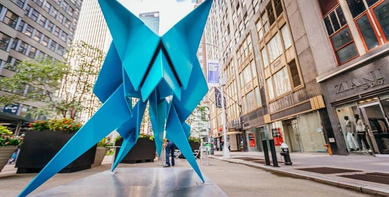 Οι δρόμοι της Νέας Υόρκης “πλημμυρίζουν” με επτά ζώα-οριγκάμι