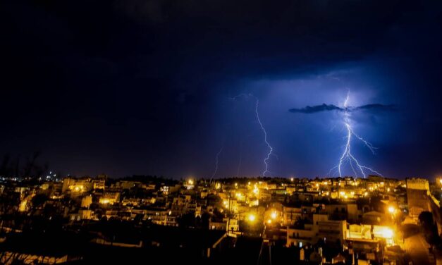 Έρχεται τριήμερη κακοκαιρία με καταιγίδες και χιόνια