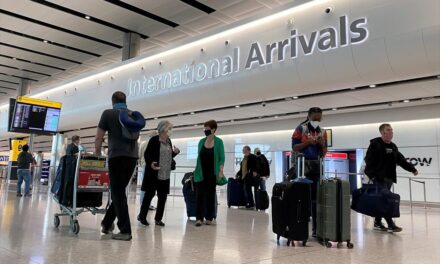 WTTC: Πλήρης ελευθερία στα ταξίδια των εμβολιασμένων Βρετανών