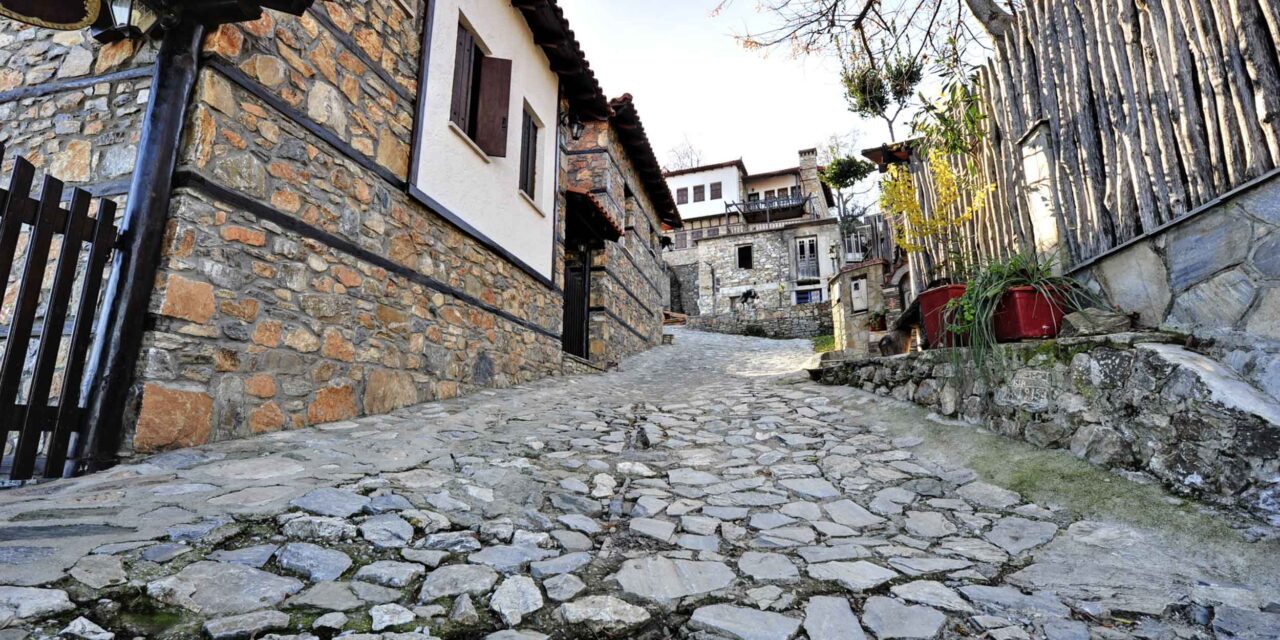 Παλαιός Παντελεήμονας: Ένα μπαλκόνι στον Όλυμπο