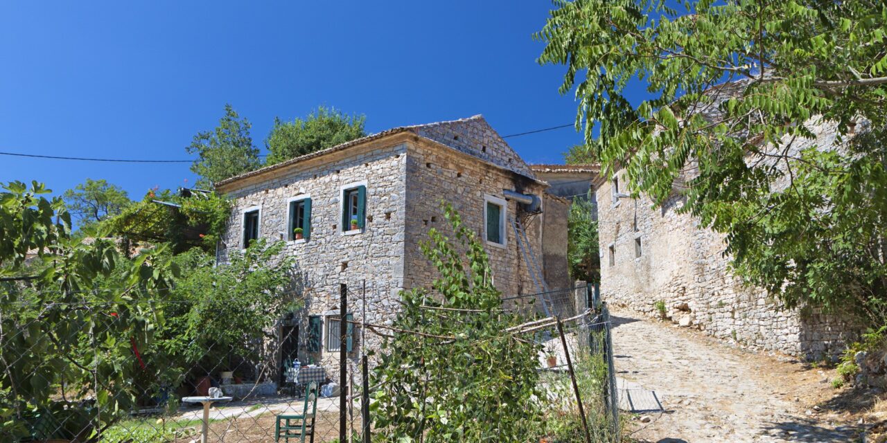 Αυτό το ορεινό χωριό εκθειάζει ο Guardian